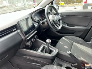 Renault Clio Iconic TCe 100 MY19 - SUMMER SALE NOW - Image 3
