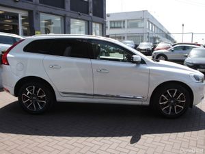 2017 VOLVO XC60 - Image 3