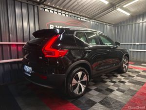 2021 Volvo XC40 Insciption Exp FWD Automatic - Image 2