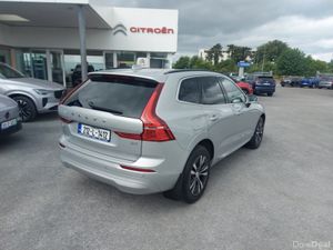 Volvo XC60 B4 MOMENTUM 5DR AUTO - Image 3