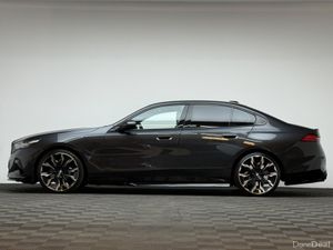 BMW 5-Series 530E M SPORT *PAN ROOF* - Image 4
