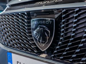 2026 Peugeot 5008 Allure 1.2 MHEV 145bhp E-DCS6 - Image 4