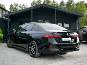 BMW i5 E-DRIVE 40 M SPORT, BEIGE LEATHER, HARMAN K - Image 4