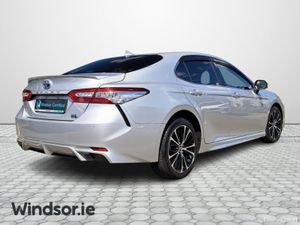 Toyota Camry HYBRID AUTO - Image 2