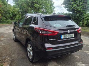 Nissan Qashqai 2018 1.2 petrol manual - Image 3