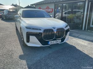 2025 - BMW  i7 - Image 3
