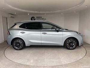 MG MG4 118kW Premium Long Range 54kWh 5dr Auto - Image 4