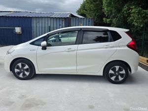 Honda Fit Hybrid Automatic 2016 Low Miles - Image 4