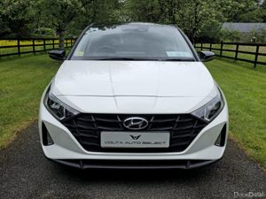 2021 Hyundai i20 Deluxe 2 Tone Low Kms - Image 4