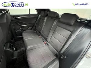 Volkswagen T-Roc 2.0 SPORT TDI, Low mileage, Roof - Image 4