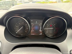 Jaguar E-Pace Diesel / Leather / Manual - Image 4