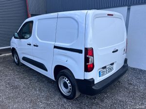 2023 Citroen Berlingo - Air conditioning / 105km - Image 3