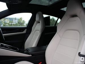 Porsche Panamera 4 E-Hybrid - Image 3
