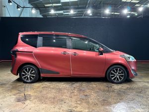 Toyota Sienta 1.5 HYBRID - 7 SEATER - ALLOY WHEELS - Image 3