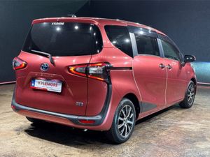 Toyota Sienta 1.5 HYBRID - 7 SEATER - ALLOY WHEELS - Image 4