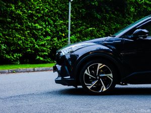 Toyota C-HR 1.8 Petrol Hybrid Auto G Packge Luna - Image 4