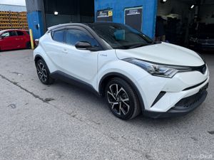2019 Toyota C-HR Hybrid Auto / G leather 45 K - Image 3