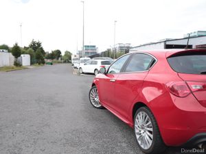 ALFA ROMEO GIULIETTA 2016 RED - Image 4