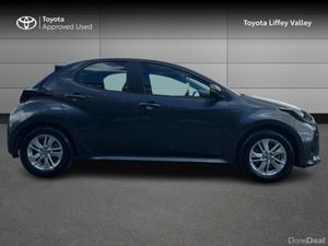 Toyota Yaris YARIS HYBRID LUNA - Image 3