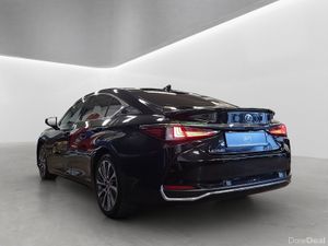 2020 LEXUS ES 300H SUNROOF. - Image 4
