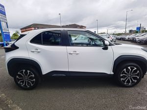 TOYOTA YARIS CROSS 1.5 DESIGN AUTO PETROL HYBRID - Image 4