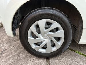 Toyota Yaris 1.0 petrol automatic - Image 2