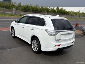 2014 Mitsubishi Outlander PHEV HIGH SPEC - Image 3