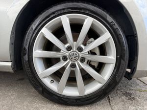Volkswagen Golf LOW MILEAGE Automatic - Image 4