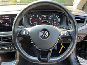 Volkswagen Polo COMFORTLINE 1.0 TSI AUTO // APPLE - Image 4