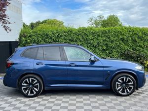 BMW iX3 M-SPORT 80KWH // OPENING PAN ROOF // LEATH - Image 3