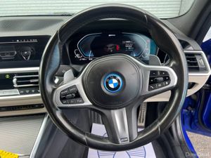 BMW 3-Series 330e M-SPORT COMPETITION TOURING 2.0 - Image 4