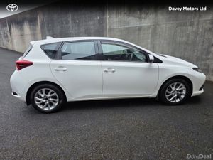 Toyota Auris 1.4 D-4D AURA 4DR - Image 3