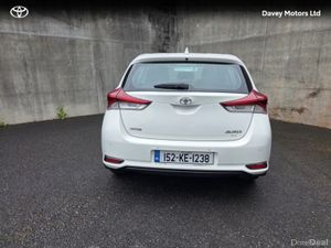 Toyota Auris 1.4 D-4D AURA 4DR - Image 4