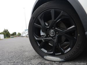 TOYOTA CHR 2019 WHITE HYBRID - Image 3