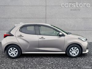 Toyota Yaris Hybrid - Image 2