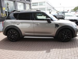 2.0D LUXURY EDITION 5DR HATCHBACK AUTOMATIC // 1 O - Image 3