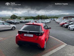 Toyota Yaris HYBRID ELECTRIC LUNA - Image 2