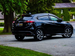 2017 Honda Vezel Rs 1.5 Petrol Hybrid Auto Topspec - Image 3
