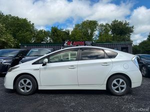 12 Toyota Prius Half Leather Seats - Image 4