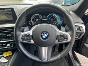 BMW 5-Series 530e M-SPORT COMPETITION 2.0 HYBRID * - Image 4