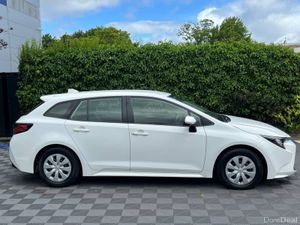 Toyota Corolla 1.8 HYBRID AUTO // REVERSE CAMERA / - Image 2