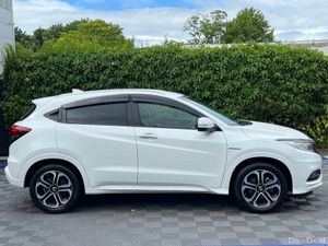 Honda Vezel 1.5 HYBRID AUTO // HALF LEATHER HEATED - Image 2
