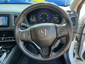 Honda Vezel 1.5 HYBRID AUTO // HALF LEATHER HEATED - Image 4