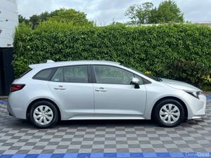Toyota Corolla TOURING 1.8 HYBRID // DIGITAL CLIMA - Image 2