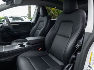 Tesla Model Y Long Range Dual Motor AWD - Image 3