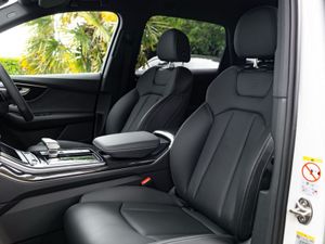 Audi Q7 TFSI e S Line Black Edition - Image 3