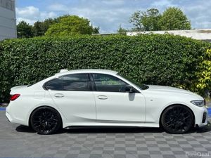 BMW 3-Series 330e M-SPORT COMPETITION 2.0 HYBRID / - Image 2