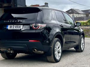 Land Rover Discovery 2018 7 seater automatic - Image 4