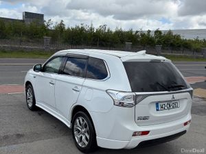 2014 Mitsubishi Outlander PHEV HIGH SPEC - Image 4
