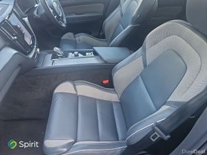 Volvo XC60 T6 Plug In Hybrid, AWD, Plus (Dark Them - Image 4
